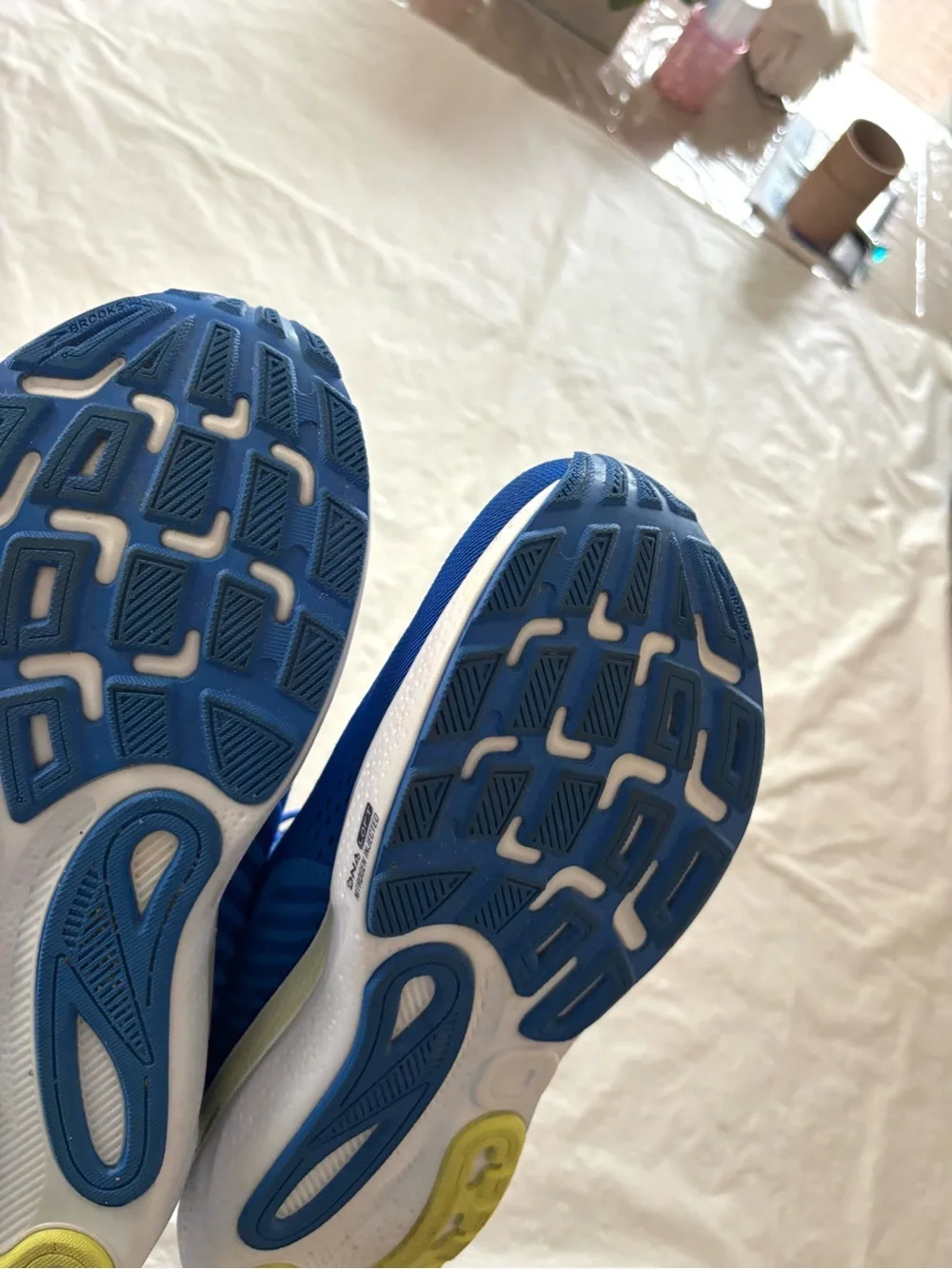 NWOT Brooks Adrenaline Blue Yellow GTS 24 Running Sneakers Shoes SZ 10.5